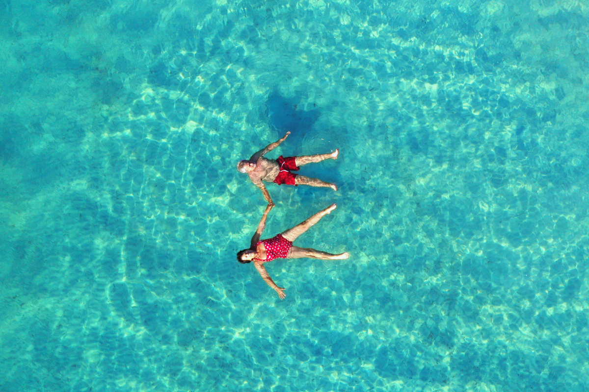 sunshine & self doubt: facing summer body insecurities with an ostomy